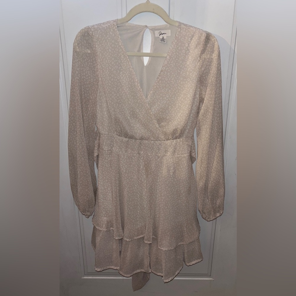 Jasper Sz.small Ivory Mini Dress with Layered Skirt, long sleeves, NWOT